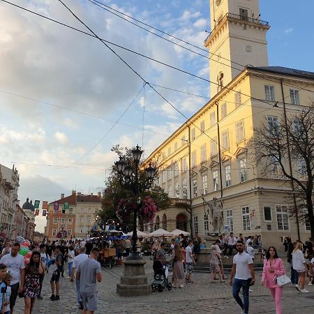 Cozy Apartment, 5Mins To Opera Lviv Bagian luar foto