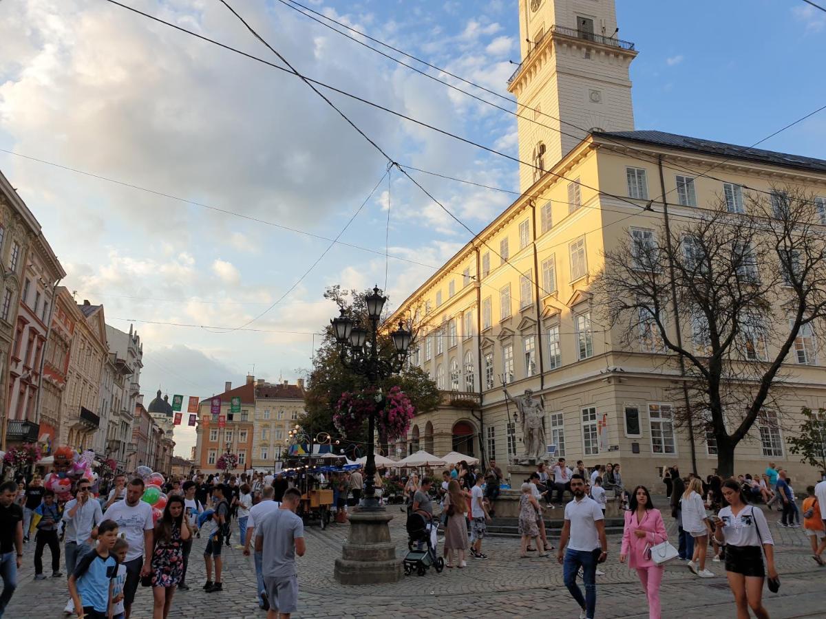 Cozy Apartment, 5Mins To Opera Lviv Bagian luar foto