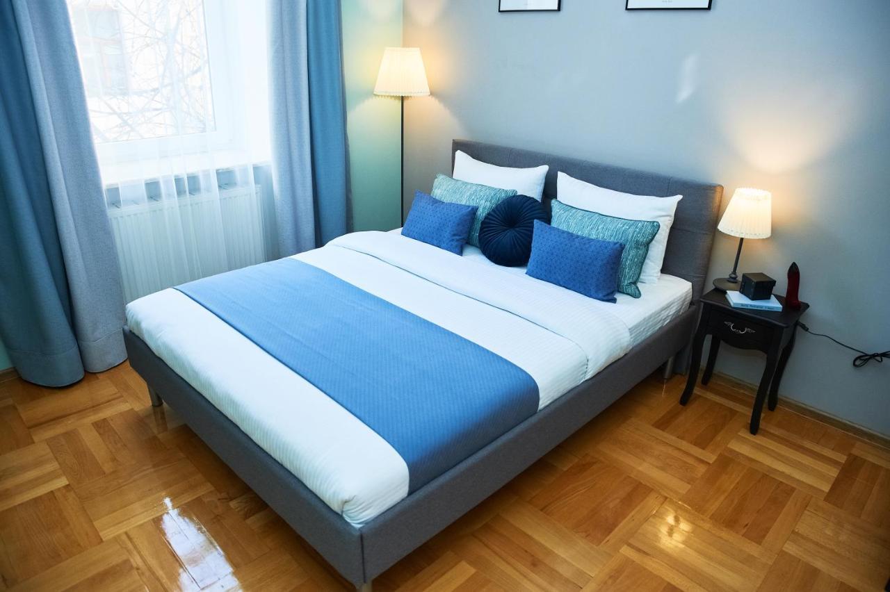 Cozy Apartment, 5Mins To Opera Lviv Bagian luar foto