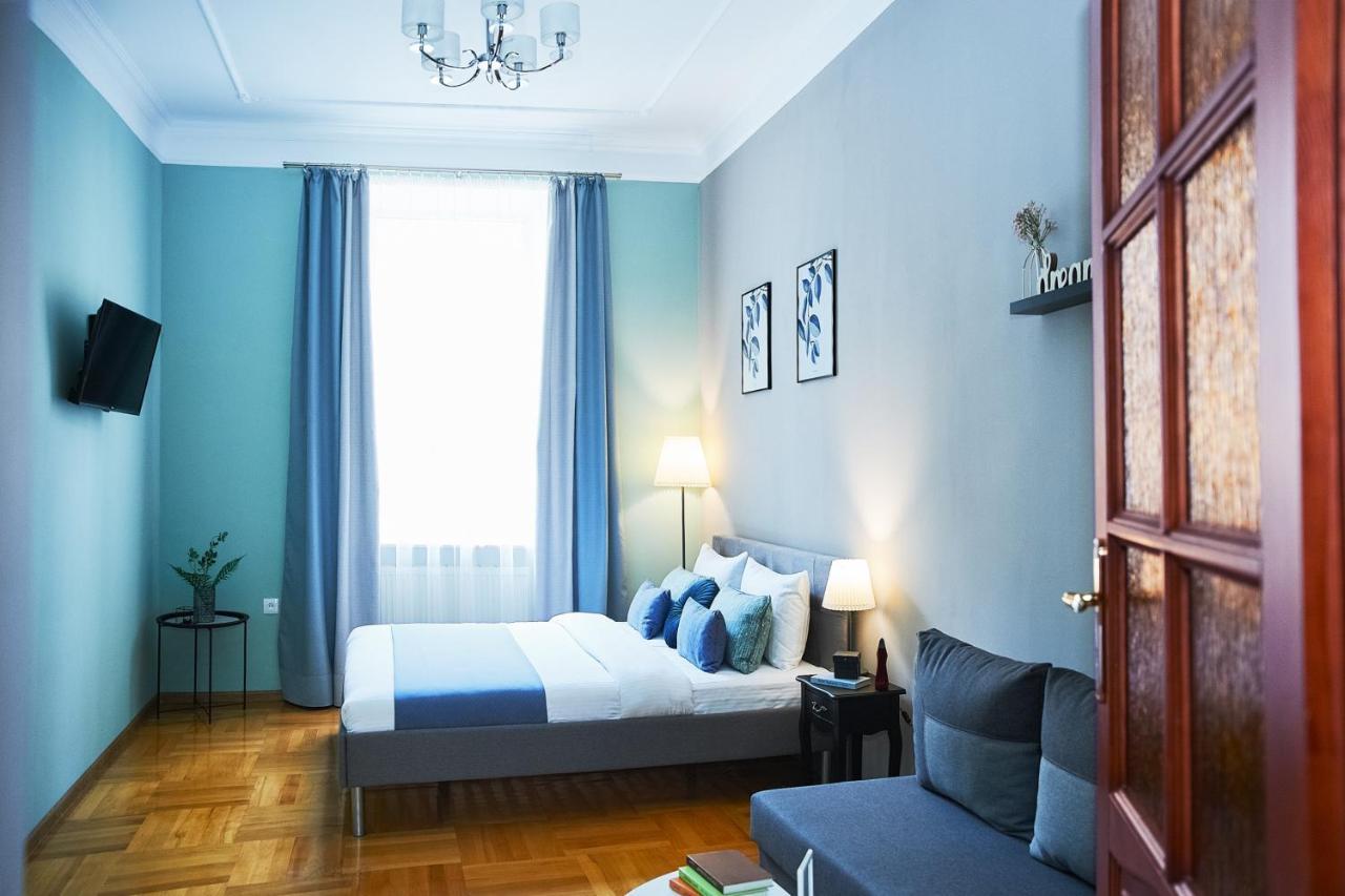 Cozy Apartment, 5Mins To Opera Lviv Bagian luar foto