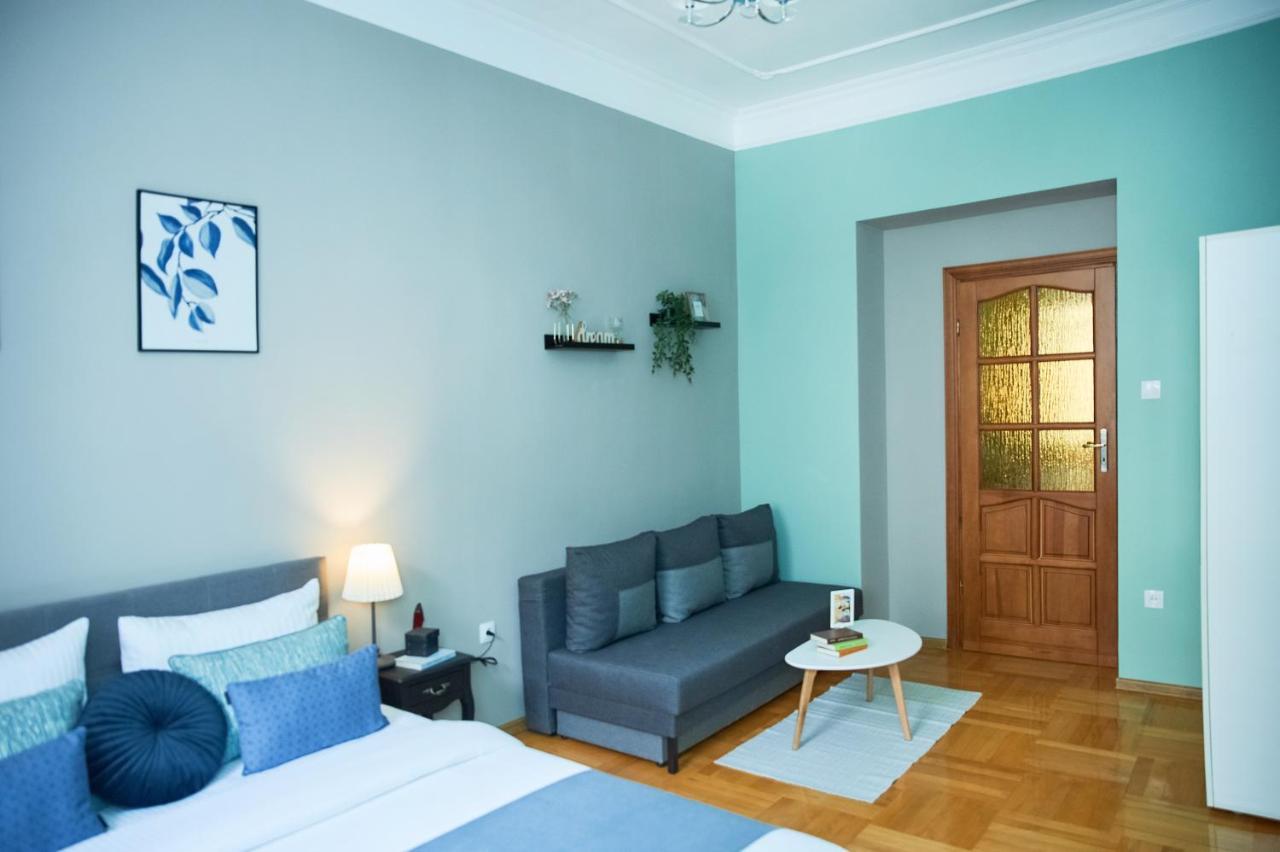 Cozy Apartment, 5Mins To Opera Lviv Bagian luar foto