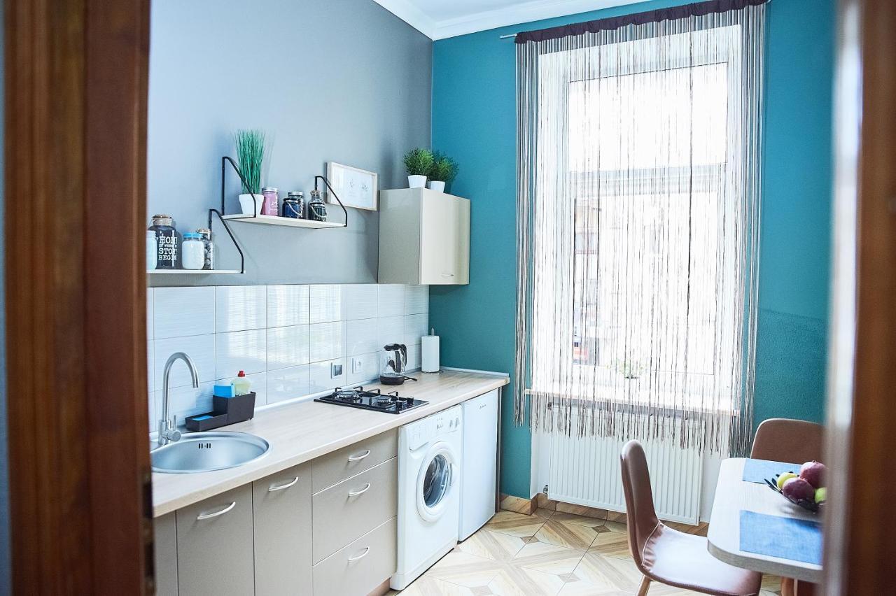 Cozy Apartment, 5Mins To Opera Lviv Bagian luar foto