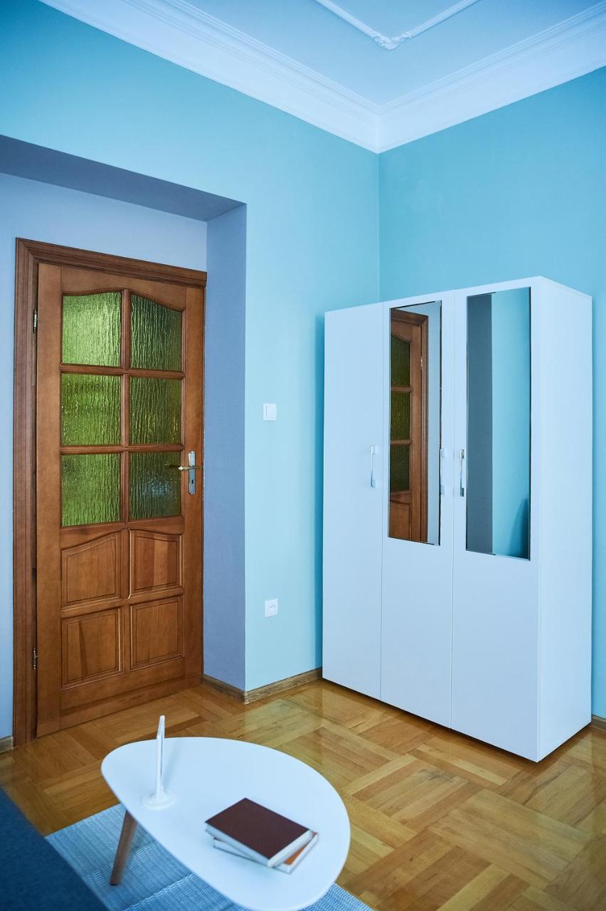 Cozy Apartment, 5Mins To Opera Lviv Bagian luar foto