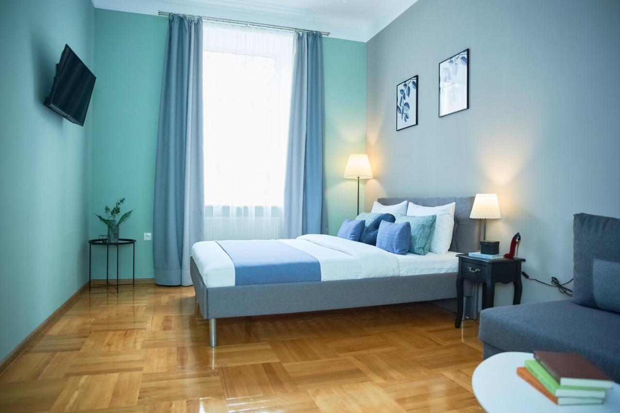 Cozy Apartment, 5Mins To Opera Lviv Bagian luar foto