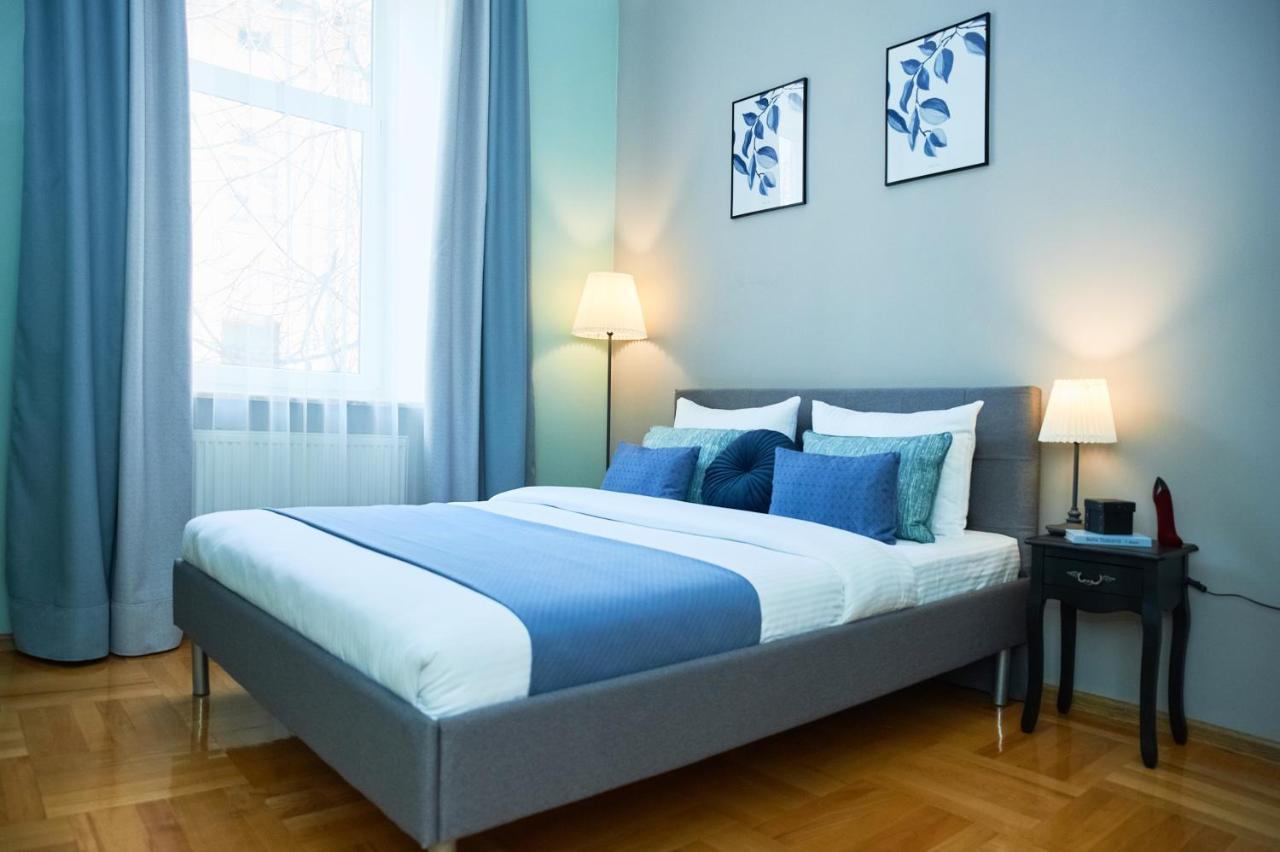 Cozy Apartment, 5Mins To Opera Lviv Bagian luar foto