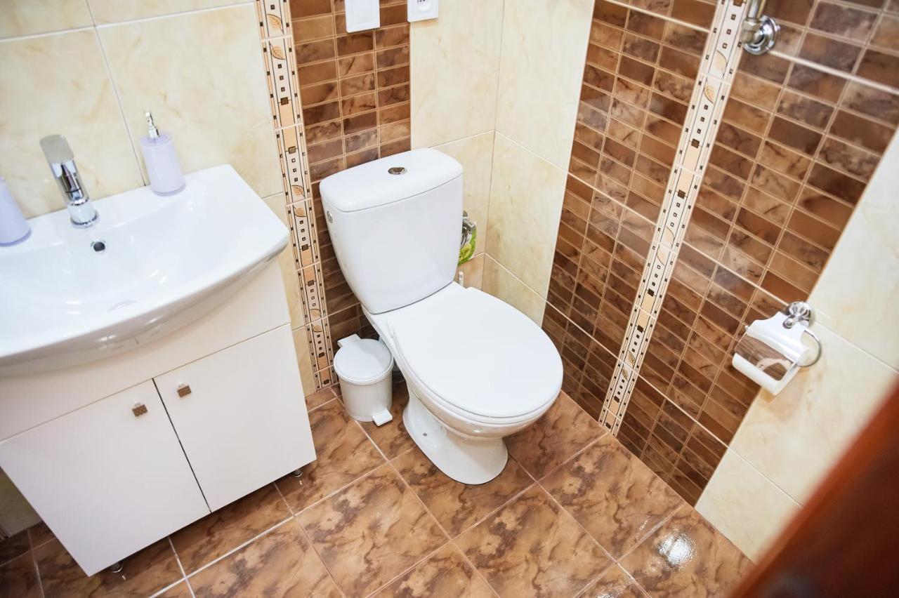 Cozy Apartment, 5Mins To Opera Lviv Bagian luar foto