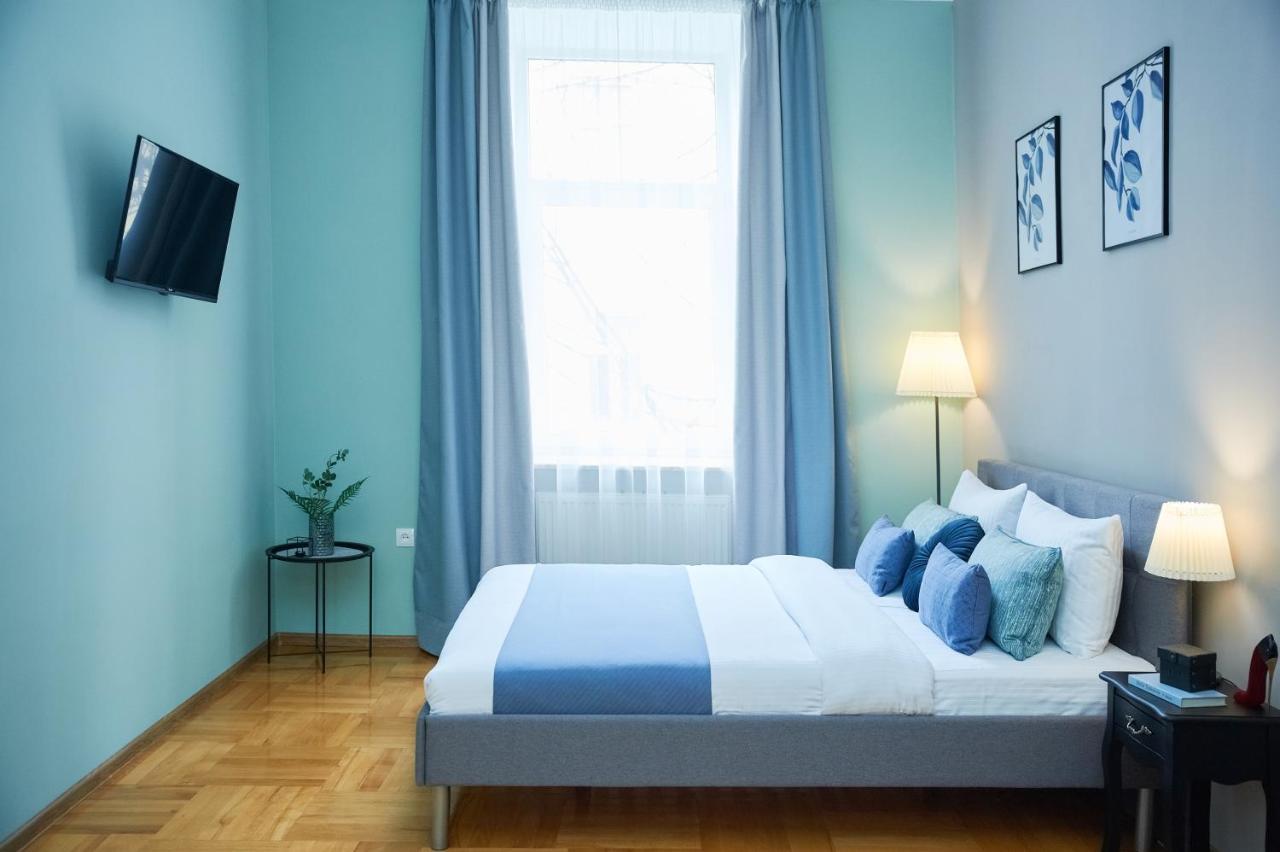 Cozy Apartment, 5Mins To Opera Lviv Bagian luar foto